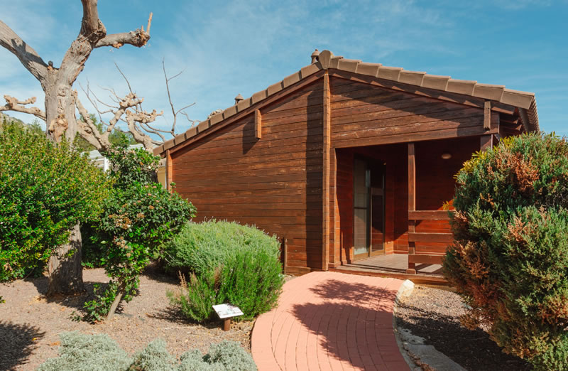 Exterior de bungalow de madera en Camping Ribamar, Alcossebre, Serra d'Irta