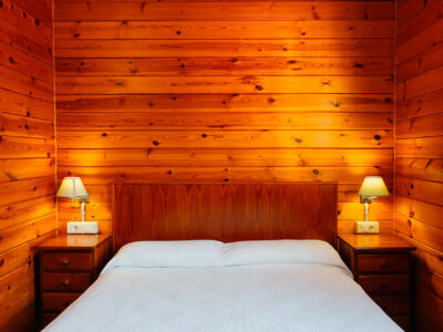 Interior de bungalow de madera en Camping Ribamar, Alcossebre, Serra d'Irta