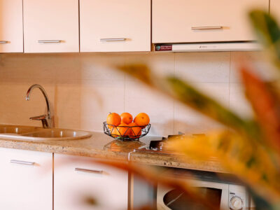 Interior de bungalow de madera en Camping Ribamar, Alcossebre, Serra d'Irta