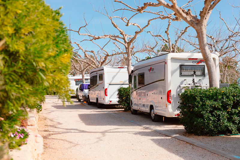 Parcela de 90/100 m² para autocaravana en el Parque Natural Serra d'Irta, Camping Ribamar